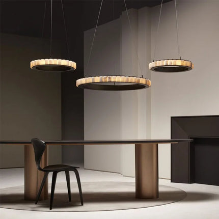 Lustre LED postmoderne anneaux ronds marbre noir et or pour salle à manger — LZ4P9XQ
