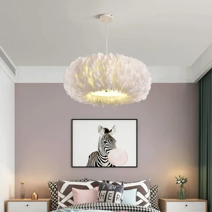 Lustre LED moderne avec décoration plume pour intérieur — LZ4X9T2