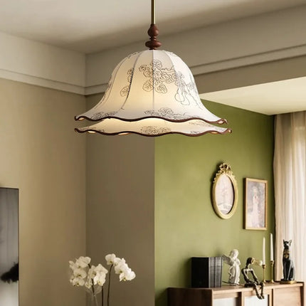 Suspension en tissu style médiéval pour ambiance chaleureuse — LZ4X9P2Q