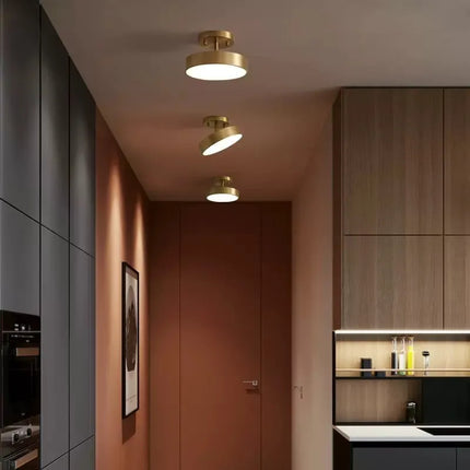 Plafonnier LED rond en cuivre pour vestiaire — LZ4P9XQ