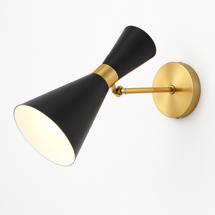 Applique murale LED dorée avec abat-jour triangulaire design — LZ4X9Q2