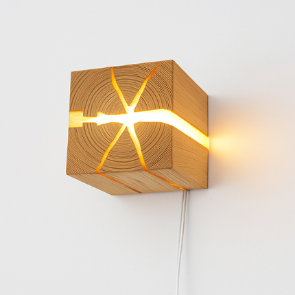Applique murale LED artisanale en bois massif et résine — LZ4FJ9