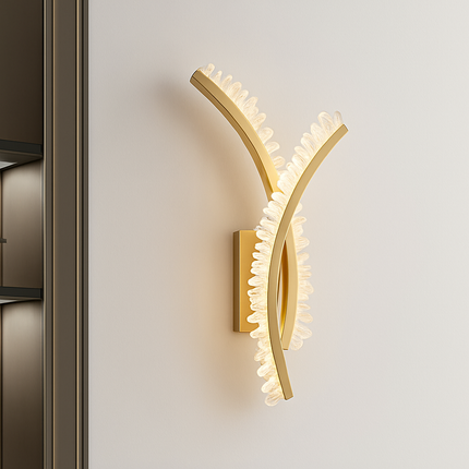 Applique murale en cristal naturel et métal doré pour ambiance lumineuse — LZ7XQ2