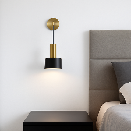 Applique murale LED avec base dorée et abat-jour en métal — LZ4Q7M2