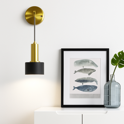Applique murale LED avec base dorée et abat-jour en métal — LZ4Q7M2