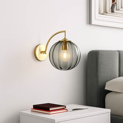 Applique murale LED dorée avec globe en verre fumé — LZ4X9T2