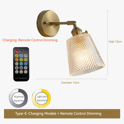 Applique murale LED scandinave en verre et laiton avec interrupteur à batterie — LZ4X9JQ
