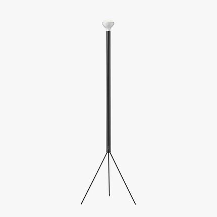 Lampadaire italien au design artistique pour intérieur élégant — LZ4X9QJ