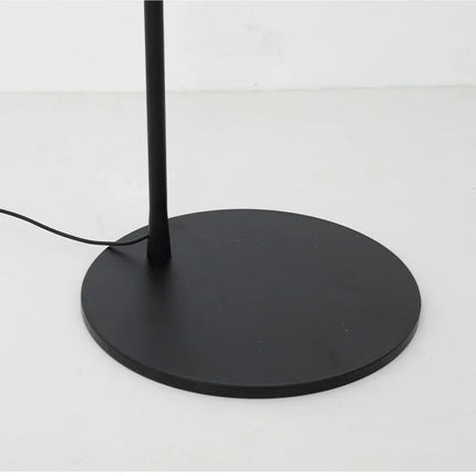 Lampadaire au design italien contemporain — LZ4X9P2Q