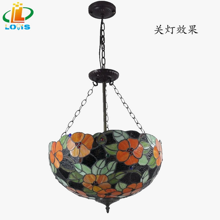 Lustre anti-européen avec fleurs en verre Tiffany riche — LZ4X9JQ