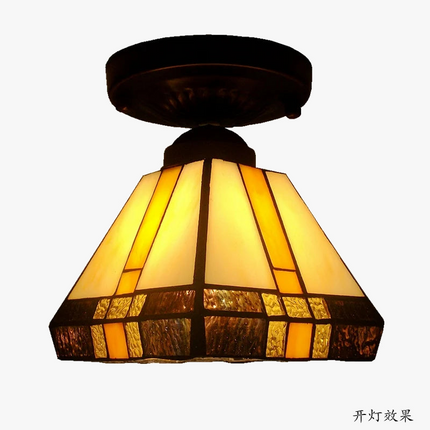 Plafonnier rétro en verre style Tiffany pour intérieur élégant — LZ4X9B2