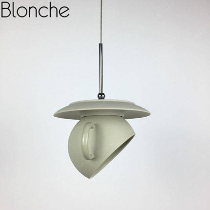 Suspension avec tasse en céramique colorée pour cuisine — LZ4X9P7