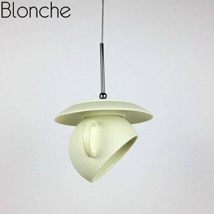 Suspension avec tasse en céramique colorée pour cuisine — LZ4X9P7