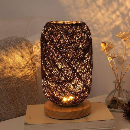 Lampe à poser LED en rotin avec socle bois et abat-jour arrondi — LZ4X9P2