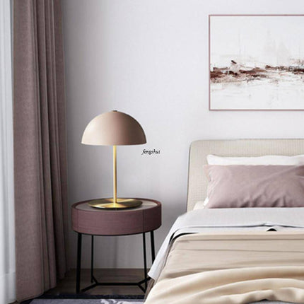 Lampe de table LED design dorée pour chevet moderne — LZ4X9T2