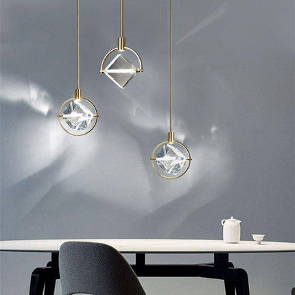 Suspension LED design avec cercle doré et cristal de verre — LZ4P9XQ