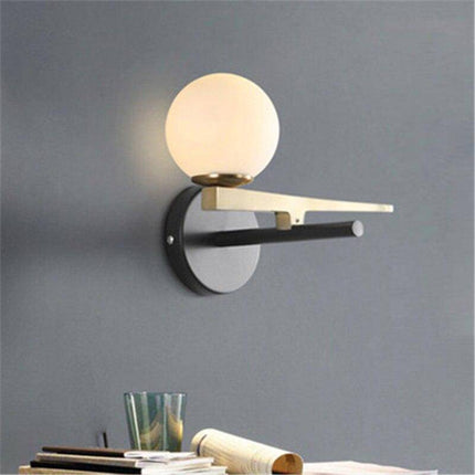 Applique murale dorée avec globe en verre — LZ4X9T2