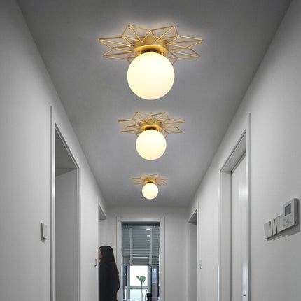 Plafonnier moderne LED avec soleil métallique et globe Sana