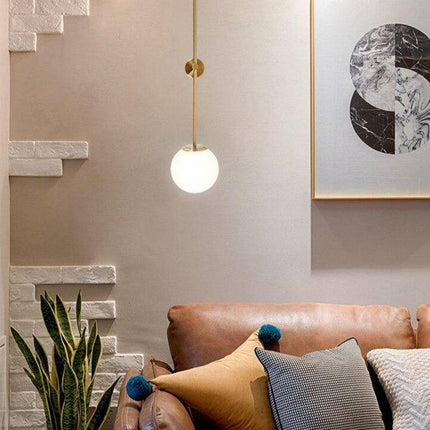 Applique murale LED avec tube doré et globe en verre blanc — LZ4X9P2