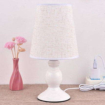 Lampe de chevet blanche à abat-jour tissu papillons et fleurs — LZ4X9P