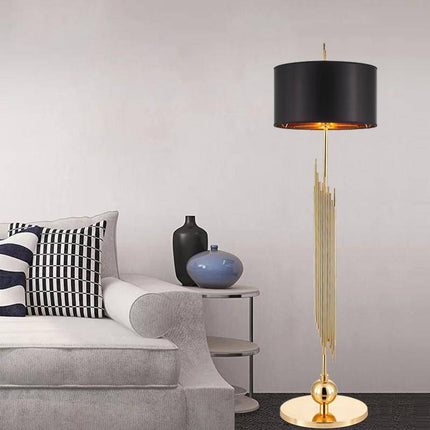 Lampadaire design doré avec abat-jour noir arrondi — LZ4X9T1
