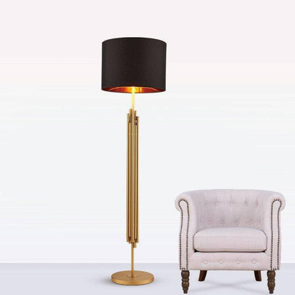 Lampadaire design doré avec abat-jour noir arrondi — LZ4X9T1