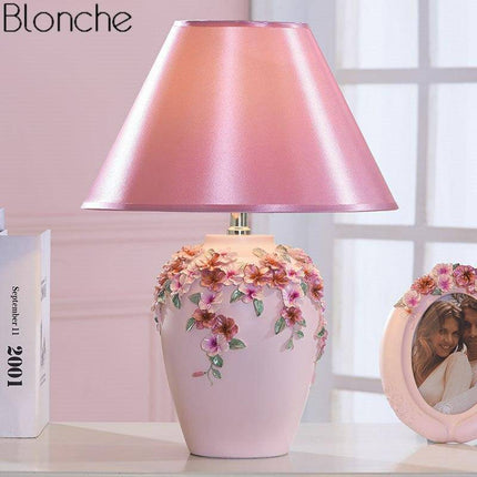 Lampe à poser avec abat-jour et base fleurie colorée — LZ4X9Q2J