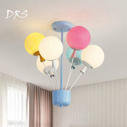 Plafonnier enfant avec ballons en verre coloré — LZ4X9T7