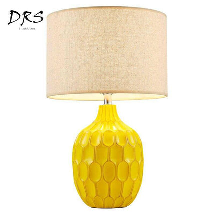 Lampe de table jaune avec abat-jour en tissu style hôtel — LZ4X9Q2