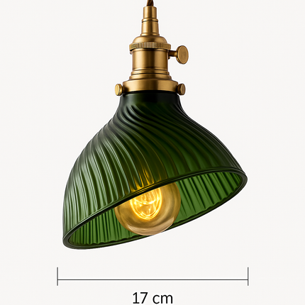 Suspension scandinave en verre vert — LZ4X7P9Q