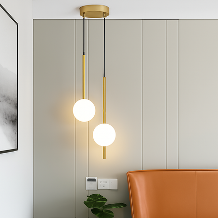 Suspension LED avec tube doré et globe lumineux — LZ4X9P